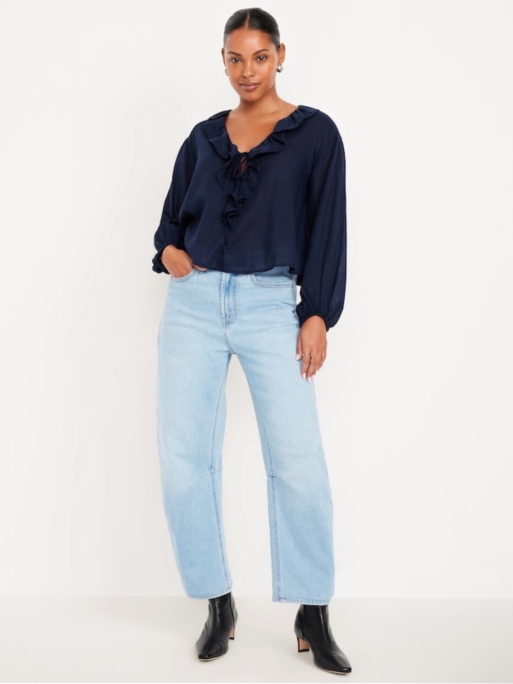Women’s Light Wash BARREL-Leg Women’s Jeans - Light Blue OLD NAVY Size 6